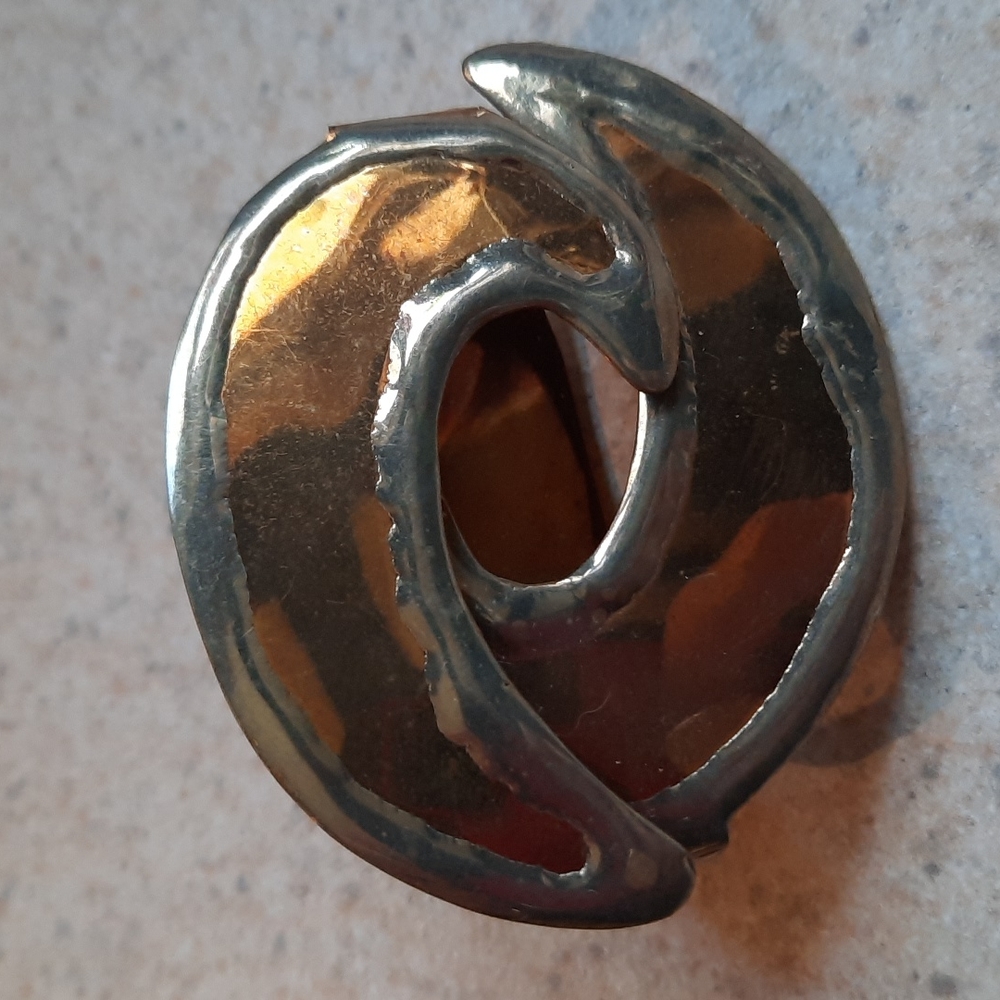 Statement brooch